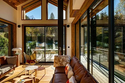 Chalet + 10m pool, daily housekeeping &...