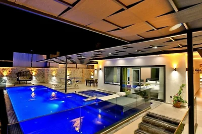 Villa in Kalkan mit Schwimmbecken