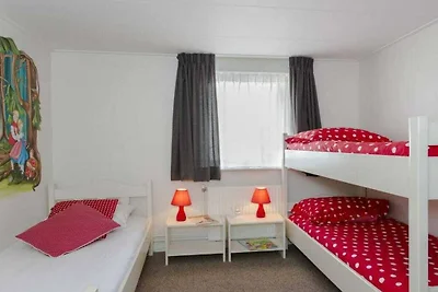 Ferienhaus in Nes mit Schwimmbecken