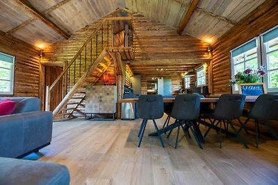 Spazioso chalet in legno con terrazza...