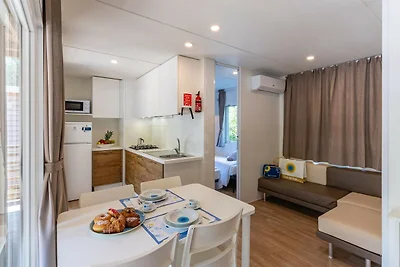 Mobilhome im Ferienpark mit grosser...