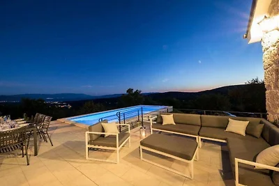 Villa in Bribir mit Schwimmbecken