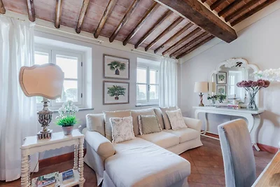 Wohnung im ersten Stock mit privatem Garten