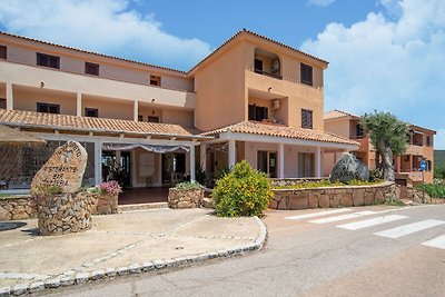 Schönes Ferienhaus in Marinella mit Terrasse