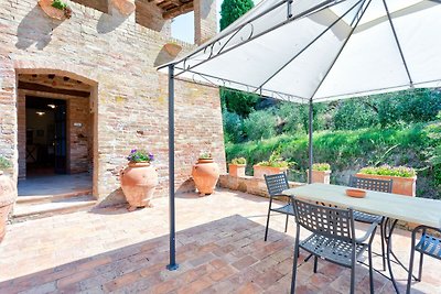 Secluded Farmhouse in Montalcino with Swimmin...
