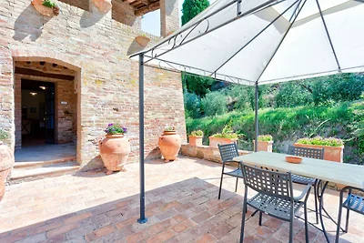 Abgelegenes Bauernhaus in Montalcino mit Pool