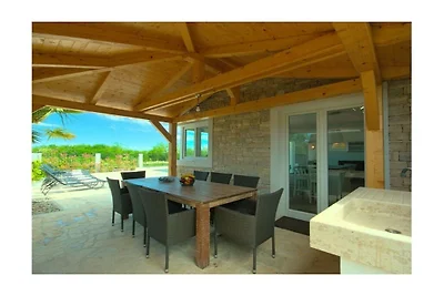 Villa in Rošini mit Schwimmbecken