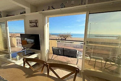 Appartement aan het strand met balkon