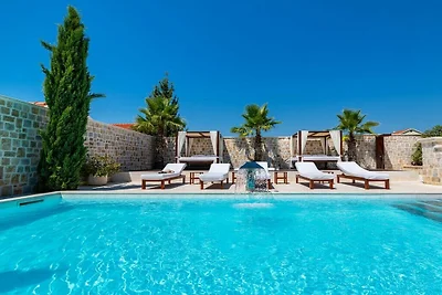 Villa a Polača con piscina