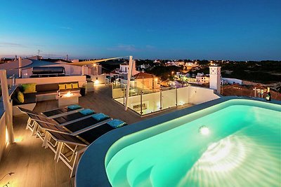 Modernes Ferienhaus in Lagoa mit Swimmingpool