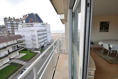 Apartment mit seitlichem Meerblick in...