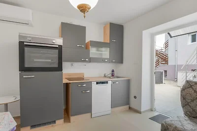 Ruhiges Ferienhaus in der Nähe von Baška