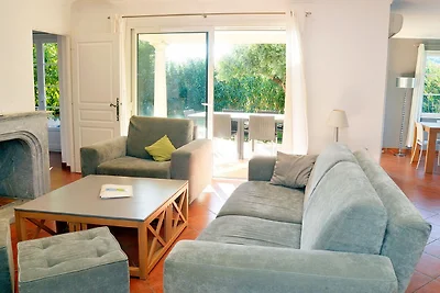 Villa mit Schwimmbad, nur 1 km. aus dem Meer