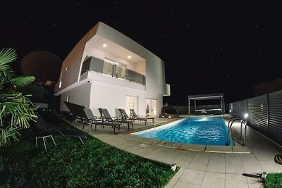 Villa in Novigrad met zwembad