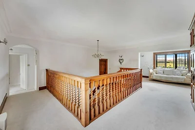 Pet-Friendly Holiday Home with Scenic Views, ...
