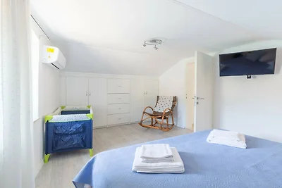 Four Bedroom Holiday Home with Sea View