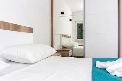 Modern Apartments with Private Balcony - Delu...