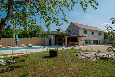 Eli Rustic mit privatem Pool