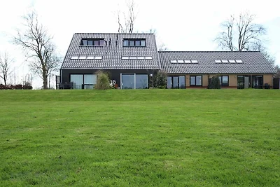 Luxuriöses Ferienhaus am Waldrand in Langweer