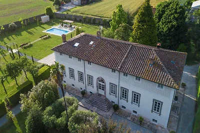 5 Schlafzimmer Villa mit Pool in Lucca