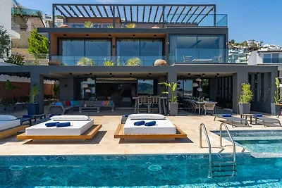 Villa in Kalkan mit Schwimmbecken