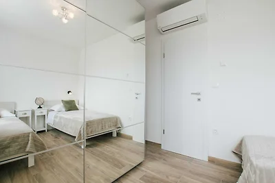 Spacious Luxury Trogir Apartments - Classic T...