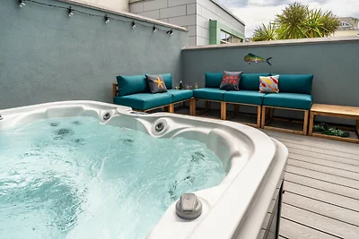 Großzügiges Ferienhaus in Strandnähe mit Whir...