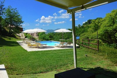 Moderne Villa mit privatem Pool in Fabriano...