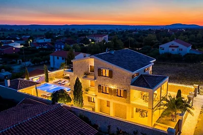 Villa a Polača con piscina
