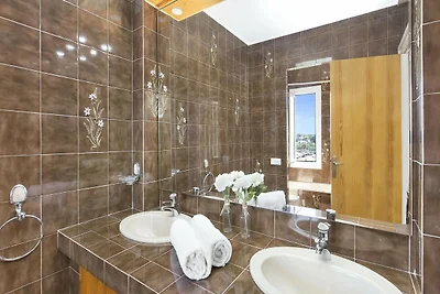 Villa mit privatem Pool in ruhiger Lage