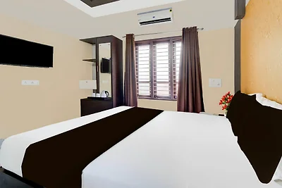 Super Hotel O Kazhakkoottam