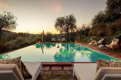 Villa in Tuscany with Infinity Pool and Views