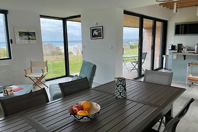 Villa with superb sea view, beach access 400...