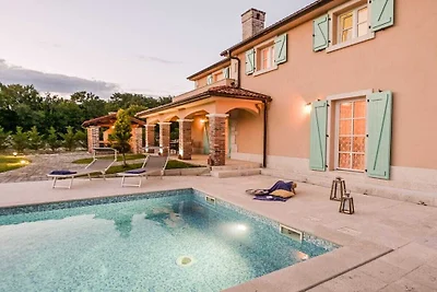 Villa a Kras con piscina