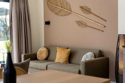 Moderne Lodge am Wasser