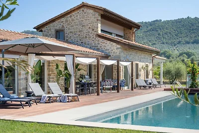 Villa in pietra nei pressi di Cortona