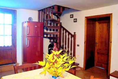 Vrijstaand landhuis in Toscane met boomgaard