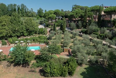 Dom 5 km od Sieny w górach, basen i ogród