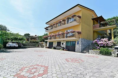 Scenic Retreat Rooms and Family Apartments - ...