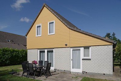 Geräumiges Ferienhaus mit Sauna in Strandnähe