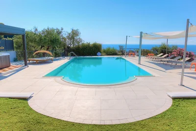 Villa in Diano Marina mit Schwimmbecken