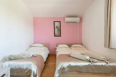 Six Bedroom Villa with Outdoor Pool, Sauna an...