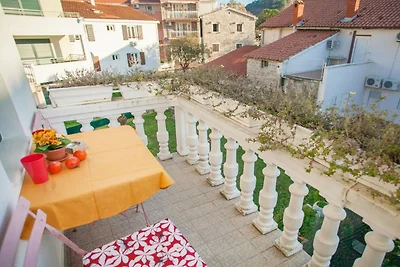 Comfort One Bedroom Apartment with Balcony 4