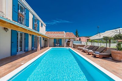 Luxuriöse Villa in Pridraga mit Pool