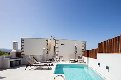Marvelous new luxury villa with heated pool!