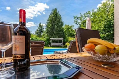 Villa in Santalezi mit Schwimmbecken