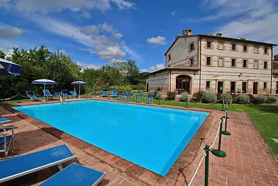 Bellissima villetta a Urbania con piscina