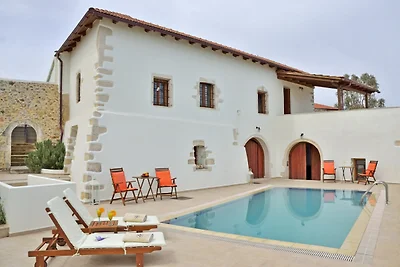 Villa in Kefalas mit privatem Pool