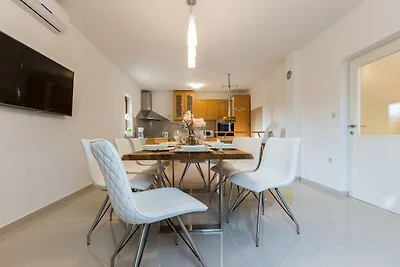Modern Escape with Private Pool - 4 Bedroom...