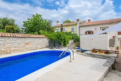 Villa in Rakalj mit Schwimmbecken